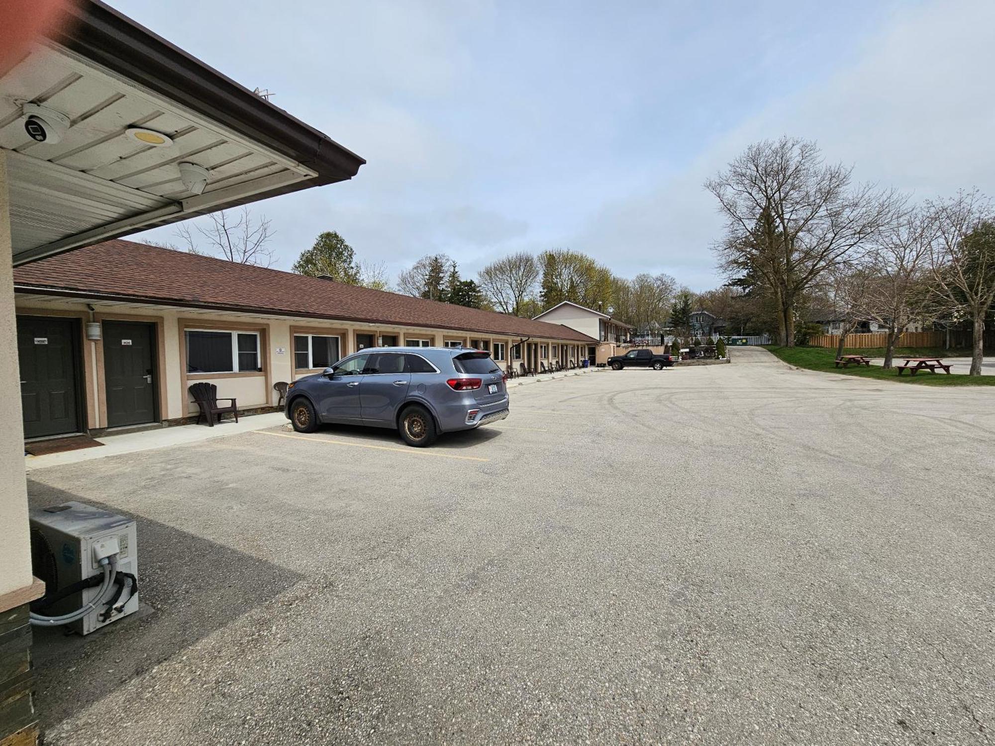 Forest Plaza Motel Mount Forest Eksteriør bilde